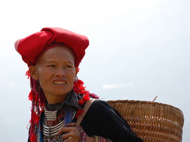 Une femme Dzao rouge