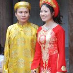 les mariés en tenue traditionnelle