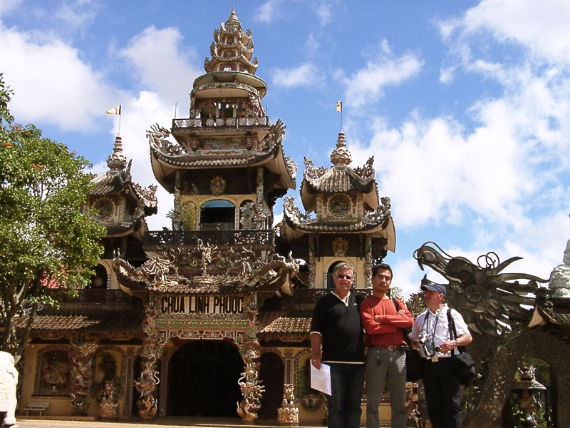 entrée de la pagode Linh Phuoc
