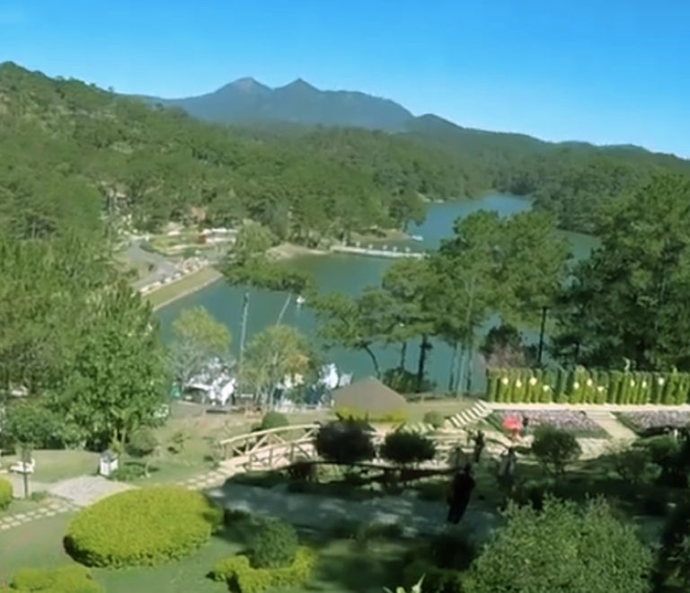 vue panoramique sur la vallée d'amour de Dalat